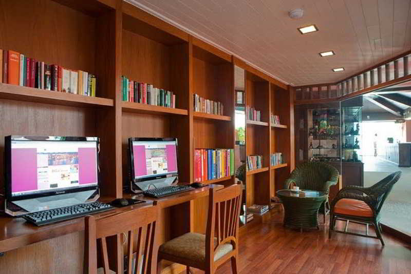 Seaview Patong Hotel - Sha Plus Bagian luar foto